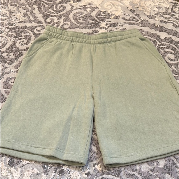 Sage green sweatshort - Picture 1 of 7